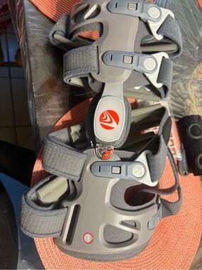 Breg latitude AO knee brace new left side